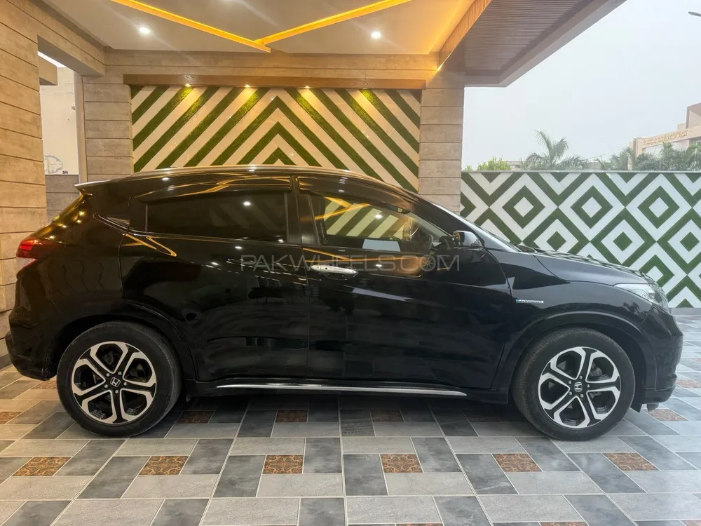 Honda Vezel 2017 for Sale in Lahore Honda Vezel 2017 for Sale in Lahore Image-4