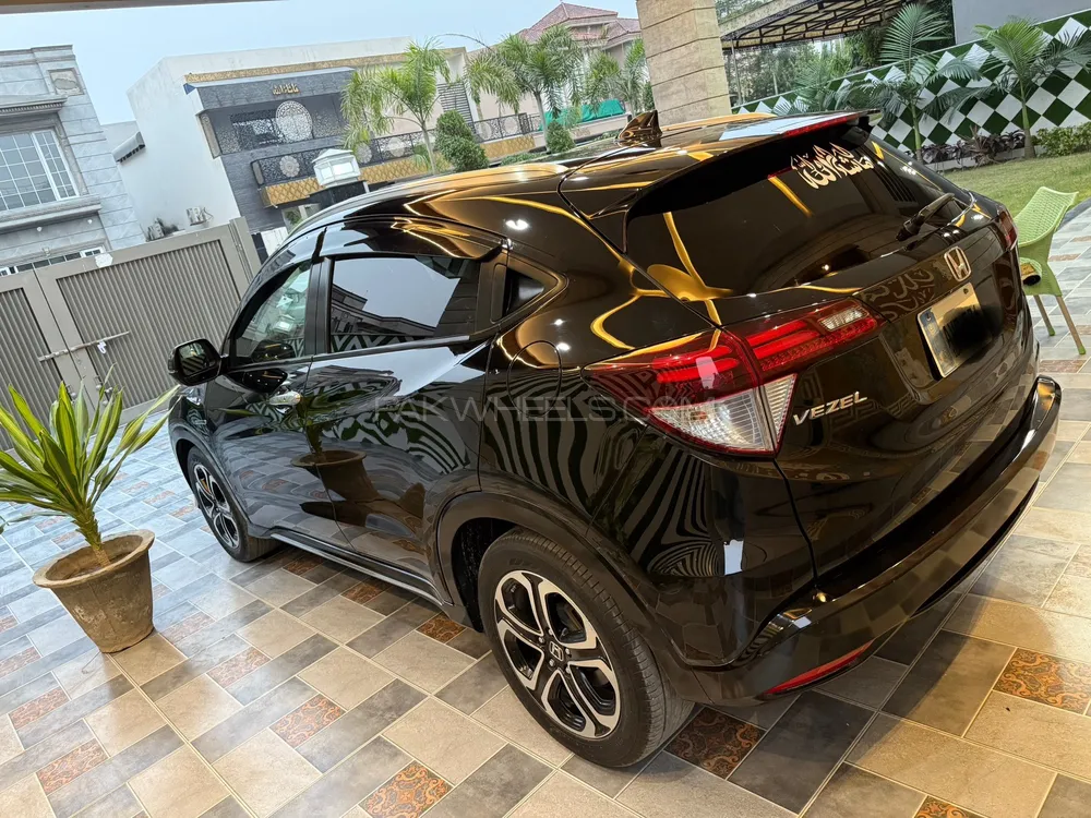 Honda Vezel 2017 for Sale in Lahore Honda Vezel 2017 for Sale in Lahore Image-5