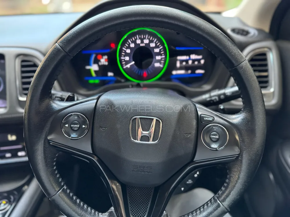 Honda Vezel 2015 for Sale in Lahore Honda Vezel 2015 for Sale in Lahore Image-6