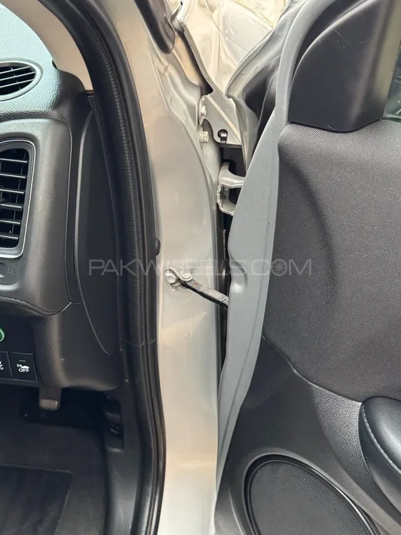 Honda Vezel 2015 for Sale in Lahore Honda Vezel 2015 for Sale in Lahore Image-16