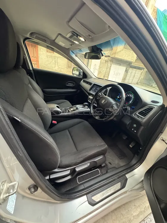 Honda Vezel 2015 for Sale in Lahore Honda Vezel 2015 for Sale in Lahore Image-13