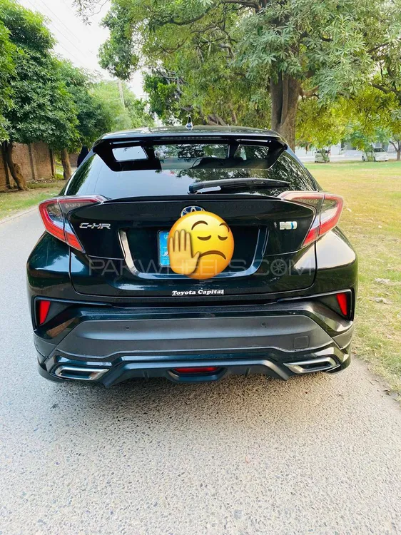 Toyota C-HR 2017 for Sale in Lahore Toyota C-HR 2017 for Sale in Lahore Image-6