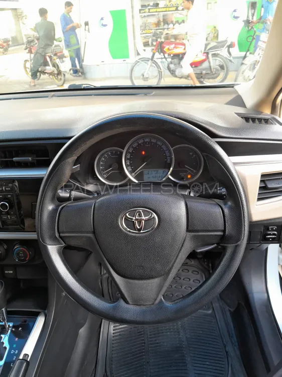 ٹویوٹا کرولا 2015 for Sale in لاہور ٹویوٹا کرولا 2015 for Sale in لاہور Image-8