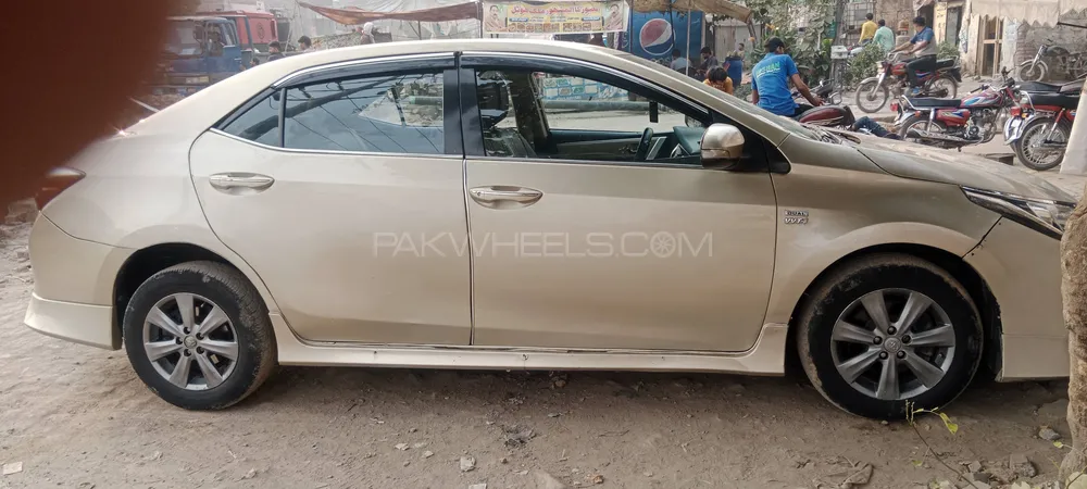 Toyota Corolla 2015 for Sale in Sheikhupura Toyota Corolla 2015 for Sale in Sheikhupura Image-3