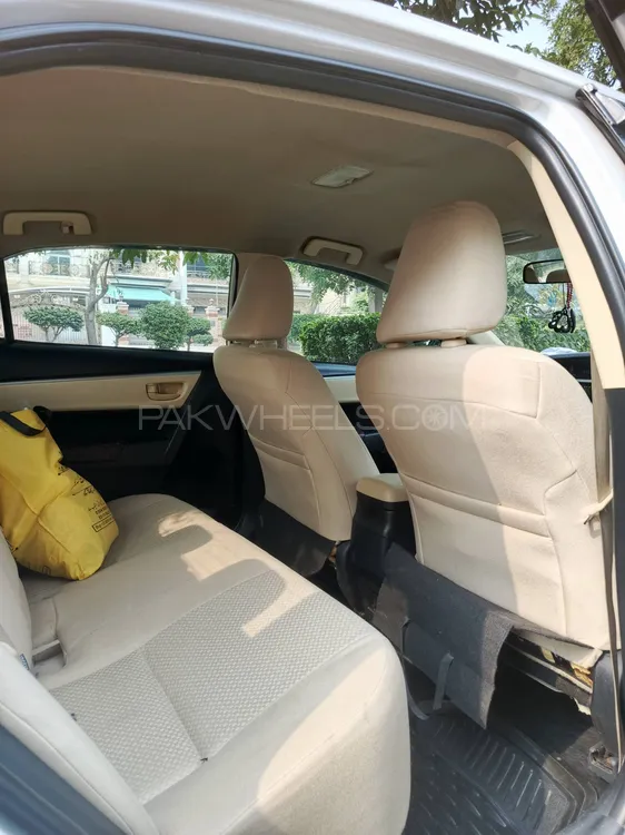 Toyota Corolla 2018 for Sale in Lahore Toyota Corolla 2018 for Sale in Lahore Image-11