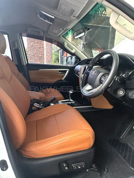Toyota Fortuner 2017 for Sale in Gujranwala Toyota Fortuner 2017 for Sale in Gujranwala Image-9