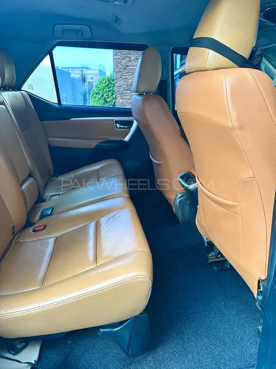 Toyota Fortuner 2017 for Sale in Gujranwala Toyota Fortuner 2017 for Sale in Gujranwala Image-13