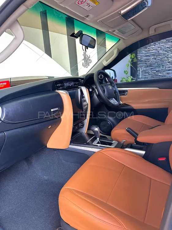 Toyota Fortuner 2017 for Sale in Gujranwala Toyota Fortuner 2017 for Sale in Gujranwala Image-10