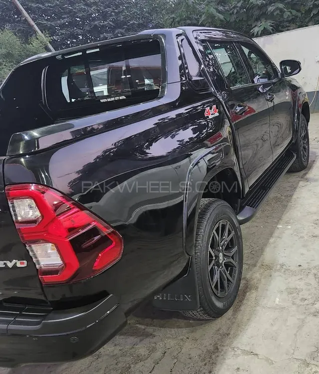Toyota Hilux 2025 for Sale in Sialkot Toyota Hilux 2025 for Sale in Sialkot Image-4