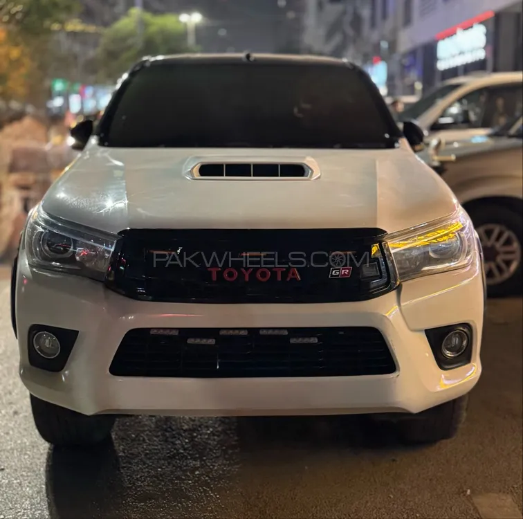 Toyota Hilux 2017 for Sale in Karachi Toyota Hilux 2017 for Sale in Karachi Image-1