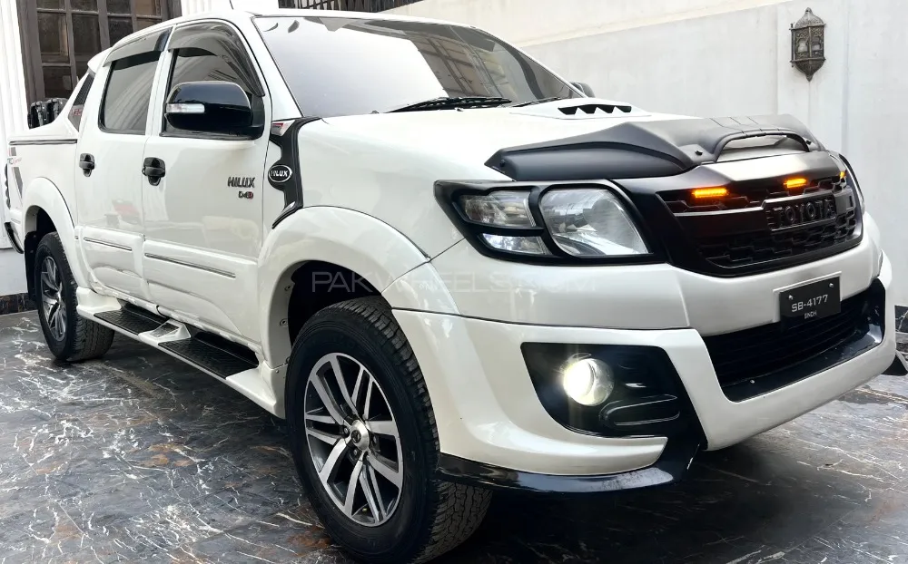 Toyota Hilux 2013 for Sale in Karachi Toyota Hilux 2013 for Sale in Karachi Image-11