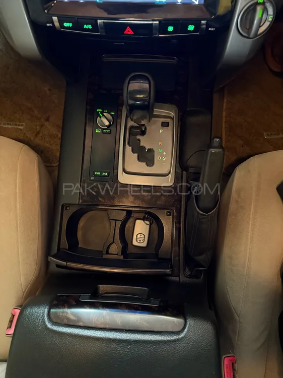 Toyota Land Cruiser 2011 for Sale in Lahore Toyota Land Cruiser 2011 for Sale in Lahore Image-10
