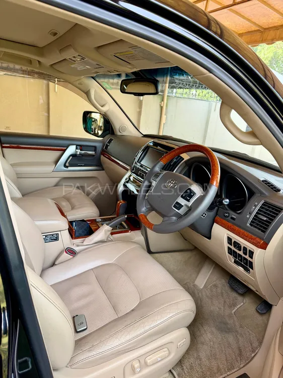 Toyota Land Cruiser 2012 for Sale in Lahore Toyota Land Cruiser 2012 for Sale in Lahore Image-5
