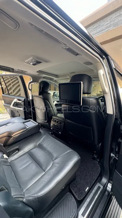 Toyota Land Cruiser 2015 for Sale in Lahore Toyota Land Cruiser 2015 for Sale in Lahore Image-10