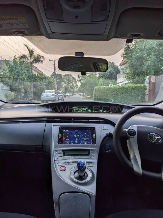 Toyota Prius 2013 for Sale in Lahore Toyota Prius 2013 for Sale in Lahore Image-10