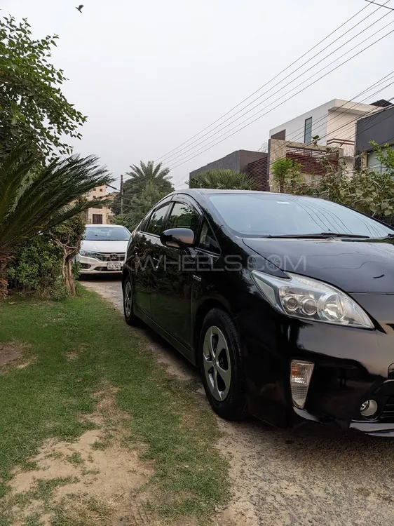 Toyota Prius 2013 for Sale in Lahore Toyota Prius 2013 for Sale in Lahore Image-3