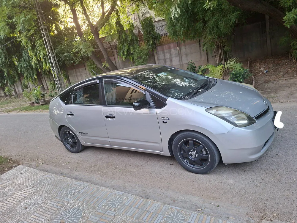 ٹویوٹا پریوس 2011 for Sale in لاہور ٹویوٹا پریوس 2011 for Sale in لاہور Image-2