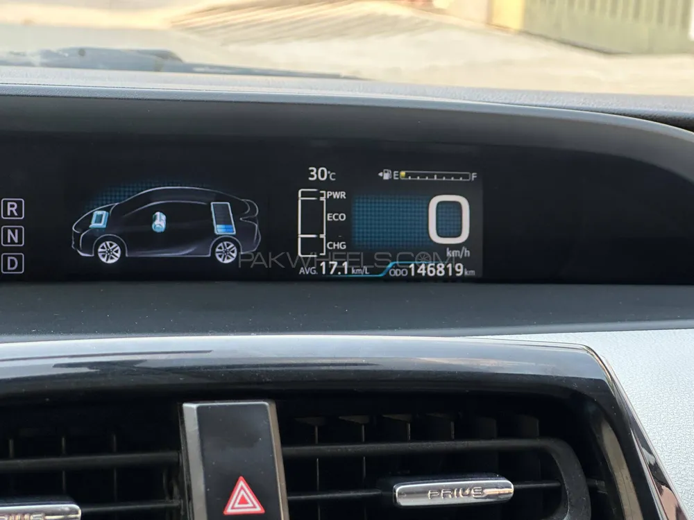 ٹویوٹا پریوس 2017 for Sale in فیصل آباد ٹویوٹا پریوس 2017 for Sale in فیصل آباد Image-12