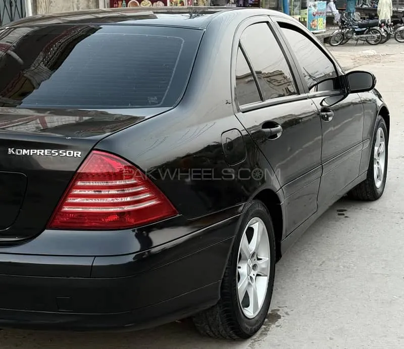 Mercedes Benz C Class 2005 for Sale in Lahore Mercedes Benz C Class 2005 for Sale in Lahore Image-9