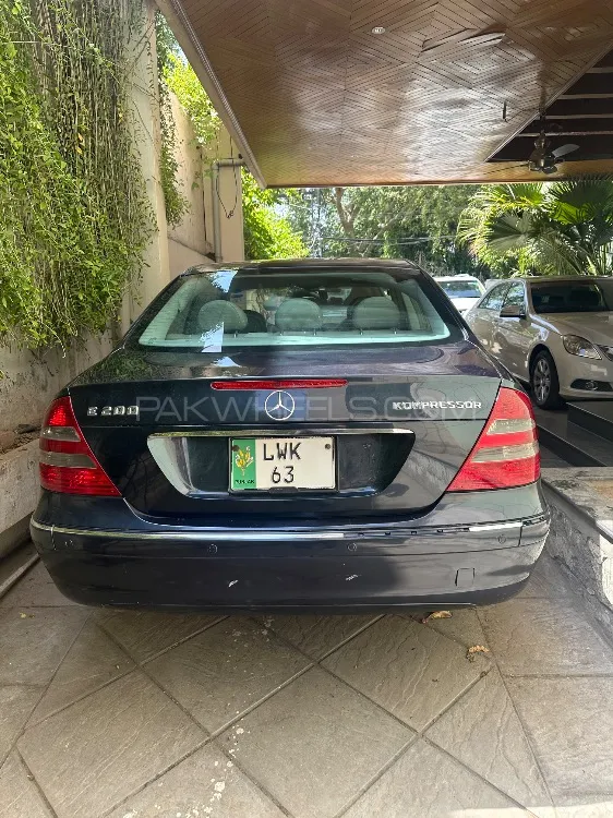 Mercedes Benz E Class 2004 for Sale in Lahore Image-1