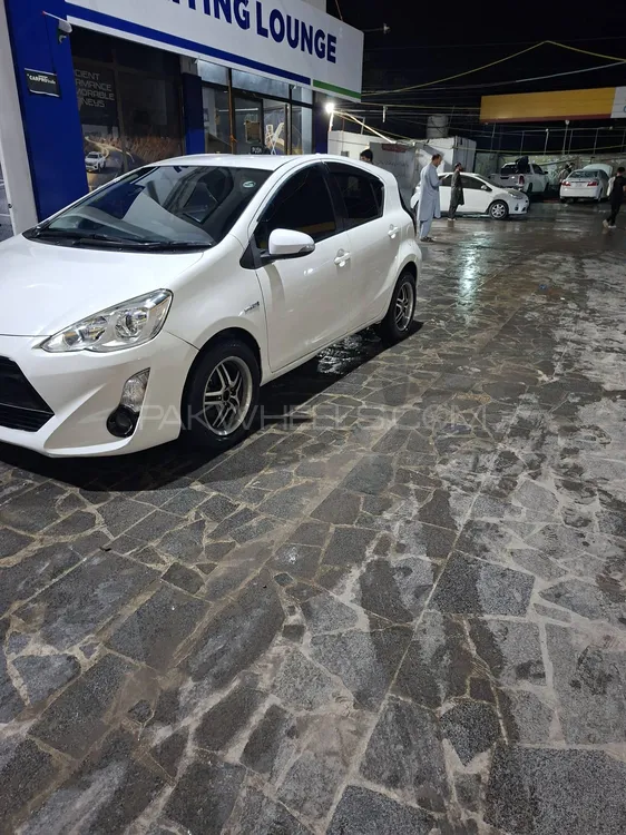 Toyota Aqua 2015 for Sale in Peshawar Toyota Aqua 2015 for Sale in Peshawar Image-2