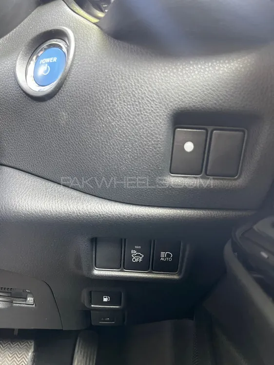 Toyota C-HR 2019 for Sale in Lahore Toyota C-HR 2019 for Sale in Lahore Image-11