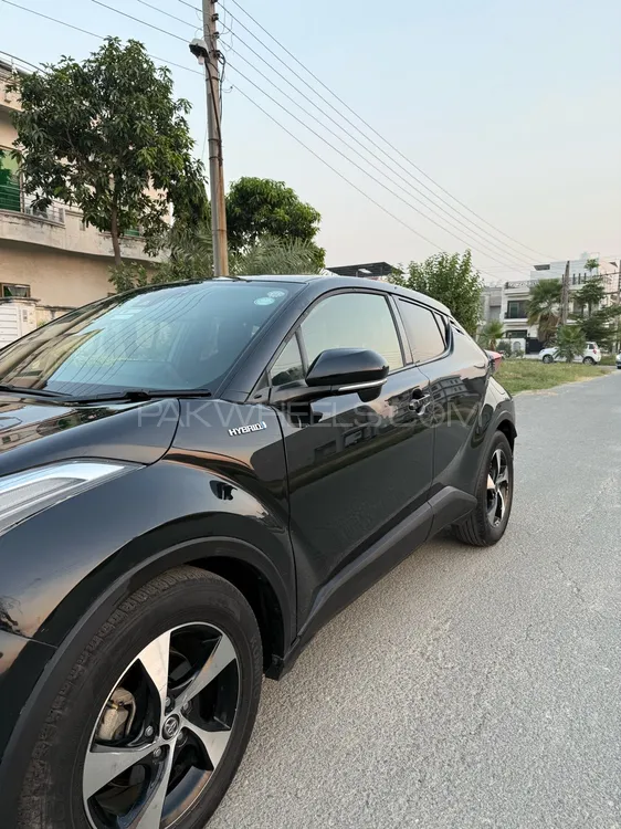 Toyota C-HR 2017 for Sale in Lahore Toyota C-HR 2017 for Sale in Lahore Image-5