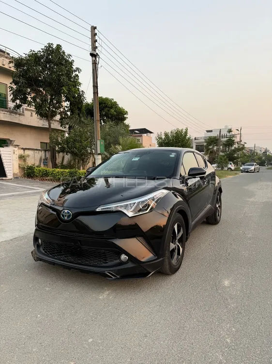 Toyota C-HR 2017 for Sale in Lahore Toyota C-HR 2017 for Sale in Lahore Image-6