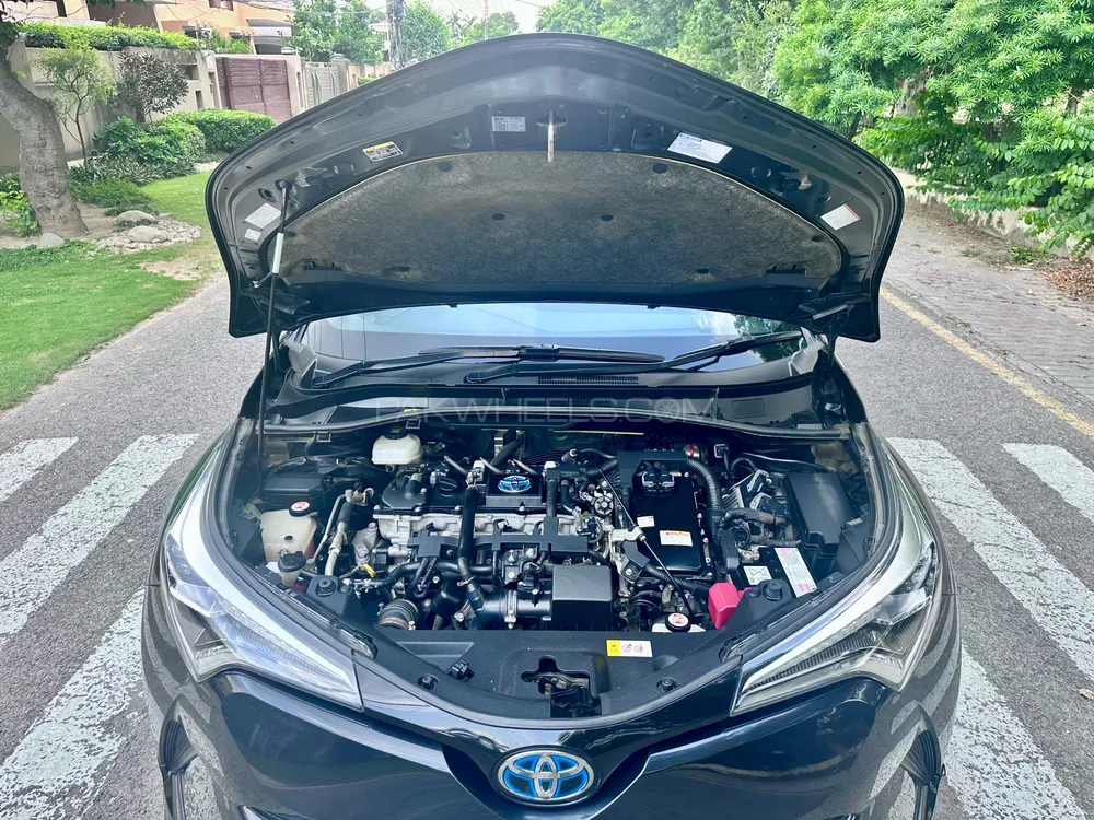 Toyota C-HR 2018 for Sale in Lahore Toyota C-HR 2018 for Sale in Lahore Image-11