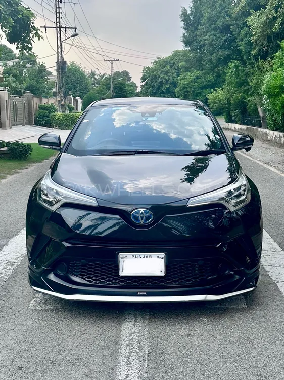 Toyota C-HR 2018 for Sale in Lahore Toyota C-HR 2018 for Sale in Lahore Image-1