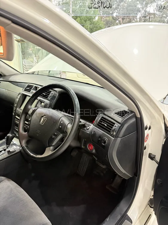 Toyota Crown 2005 for Sale in Faisalabad Toyota Crown 2005 for Sale in Faisalabad Image-9