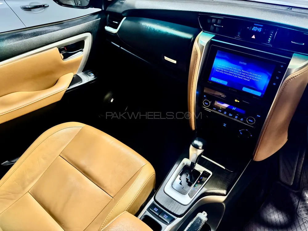 Toyota Fortuner 2018 for Sale in Karachi Toyota Fortuner 2018 for Sale in Karachi Image-10