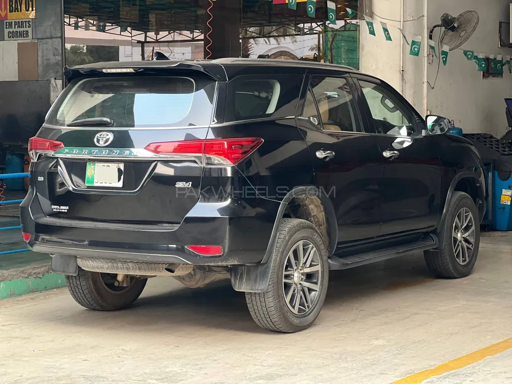 Toyota Fortuner 2018 for Sale in Lahore Toyota Fortuner 2018 for Sale in Lahore Image-6