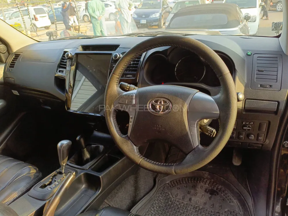 Toyota Hilux 2014 for Sale in Islamabad Toyota Hilux 2014 for Sale in Islamabad Image-12