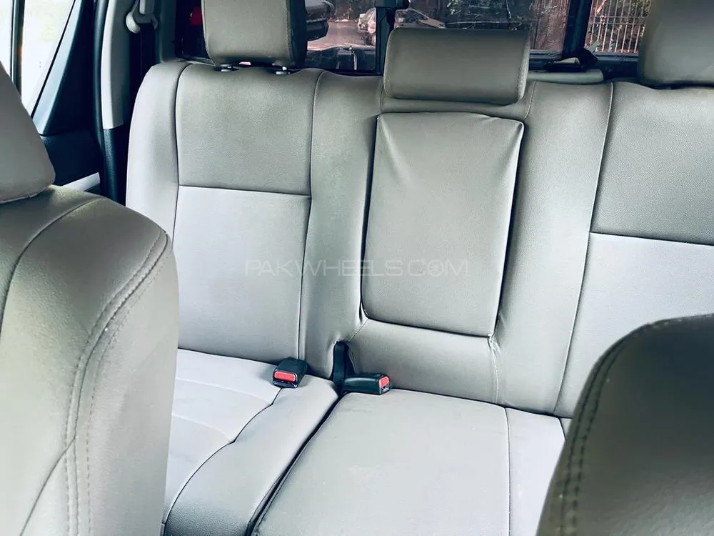 Toyota Hilux 2017 for Sale in Faisalabad Toyota Hilux 2017 for Sale in Faisalabad Image-11