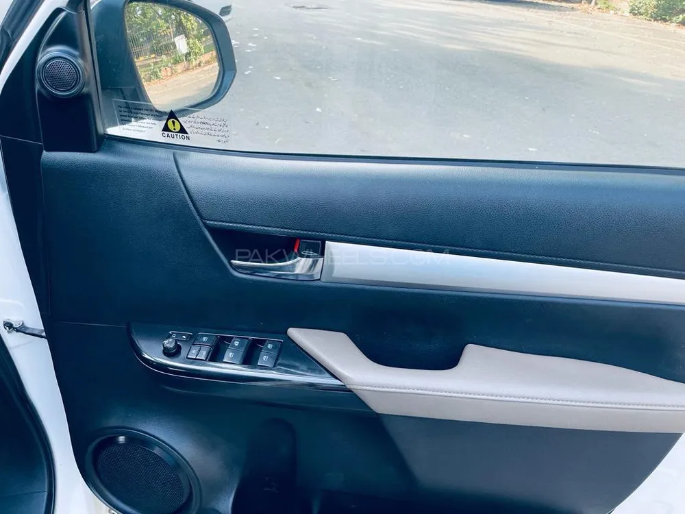 Toyota Hilux 2017 for Sale in Faisalabad Toyota Hilux 2017 for Sale in Faisalabad Image-12