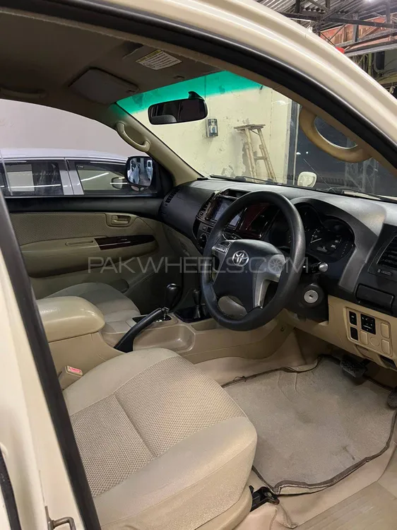 Toyota Hilux 2014 for Sale in Islamabad Toyota Hilux 2014 for Sale in Islamabad Image-13