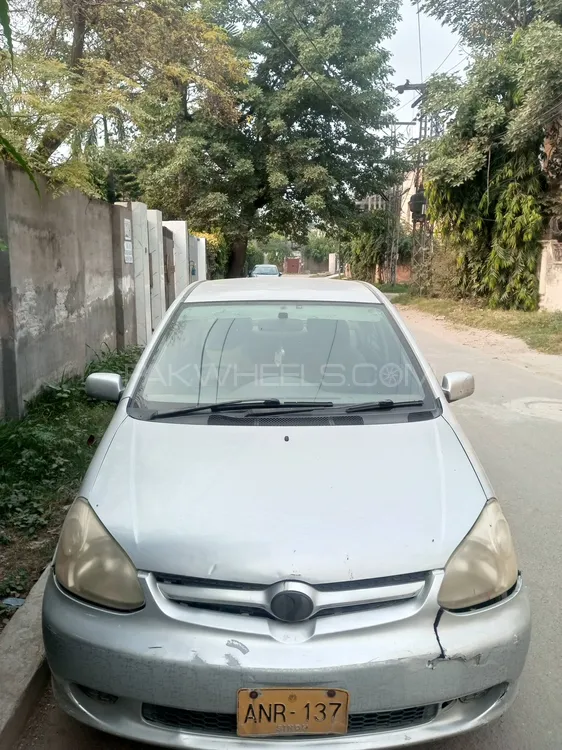 Toyota Platz 2004 for Sale in Lahore Image-1