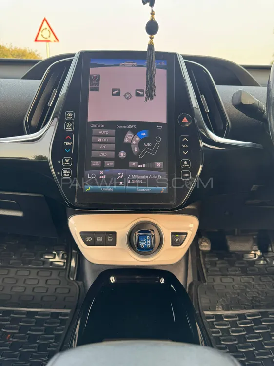 ٹویوٹا پریوس 2017 for Sale in لاہور ٹویوٹا پریوس 2017 for Sale in لاہور Image-5