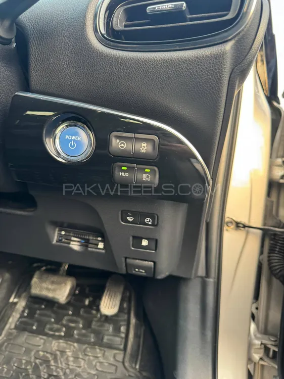 ٹویوٹا پریوس 2017 for Sale in لاہور ٹویوٹا پریوس 2017 for Sale in لاہور Image-7