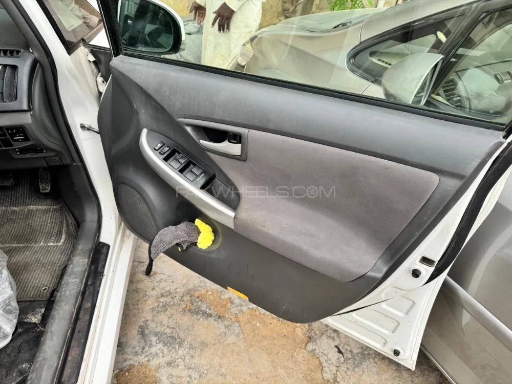 ٹویوٹا پریوس 2011 for Sale in کراچی ٹویوٹا پریوس 2011 for Sale in کراچی Image-6