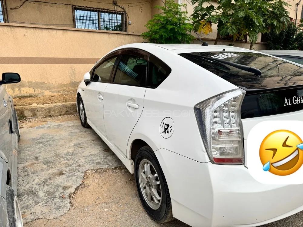 Toyota Prius 2011 for Sale in Karachi Image-1
