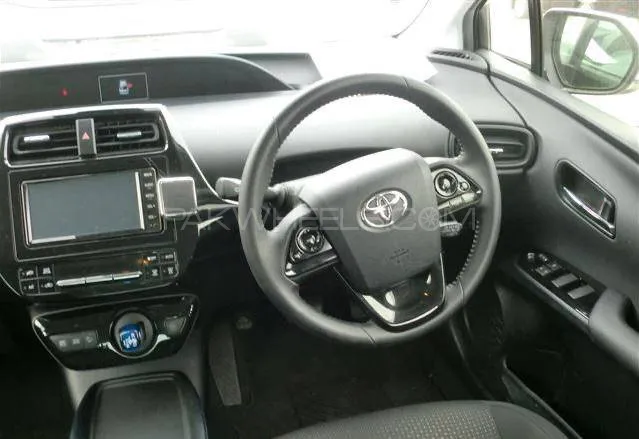 Toyota Prius 2020 for Sale in Karachi Toyota Prius 2020 for Sale in Karachi Image-3