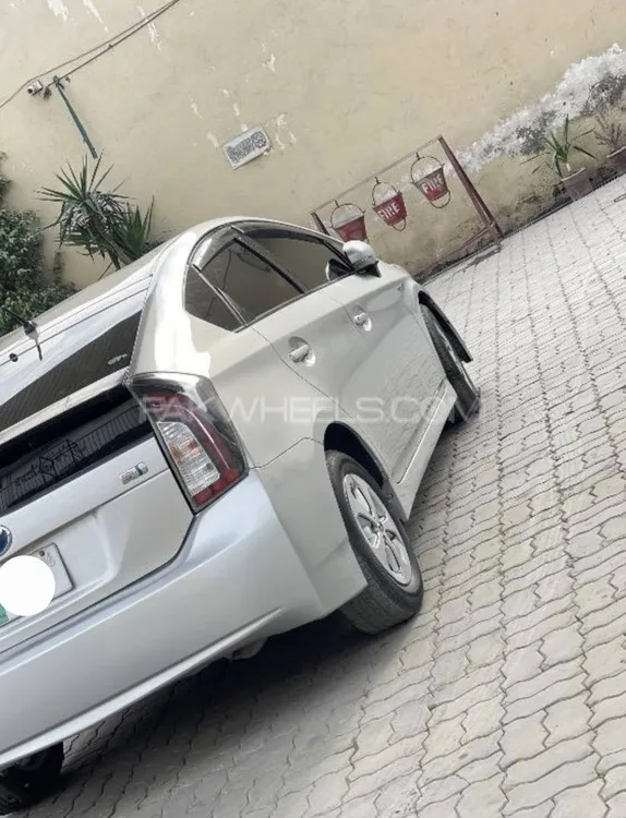 Toyota Prius 2012 for Sale in Peshawar Toyota Prius 2012 for Sale in Peshawar Image-3
