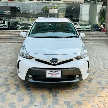 Toyota Prius Alpha S 2020
