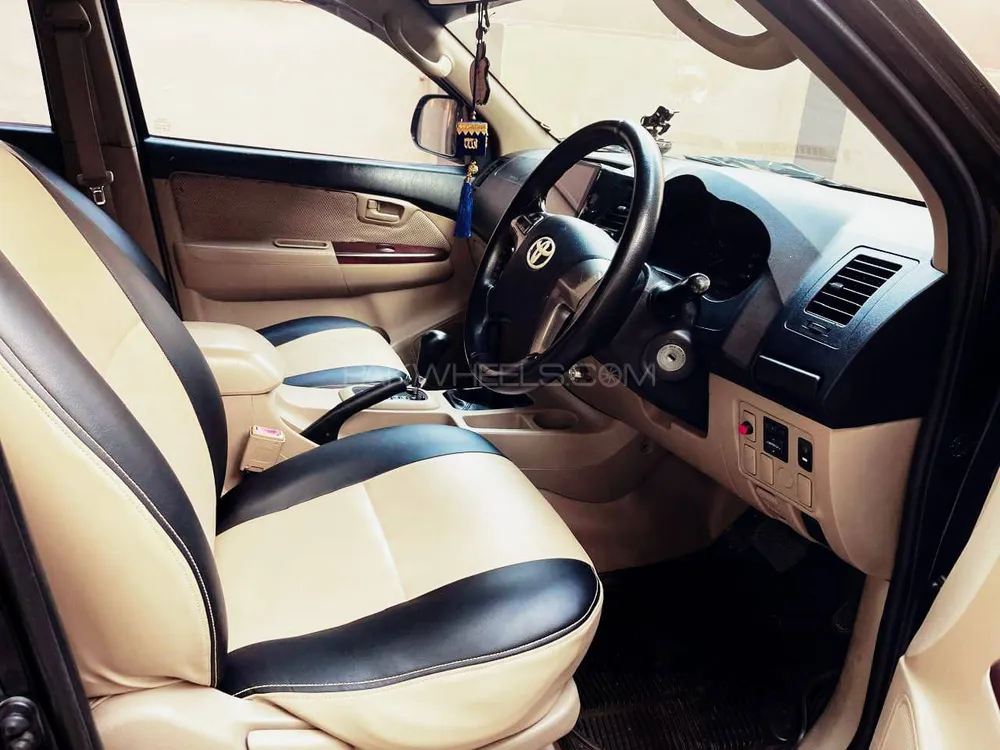 Toyota Hilux 2014 for Sale in Islamabad Toyota Hilux 2014 for Sale in Islamabad Image-2