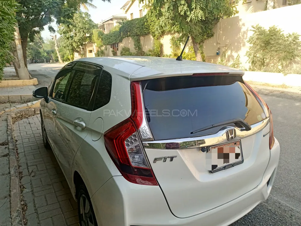 Honda Fit 2015 for Sale in Karachi Image-1