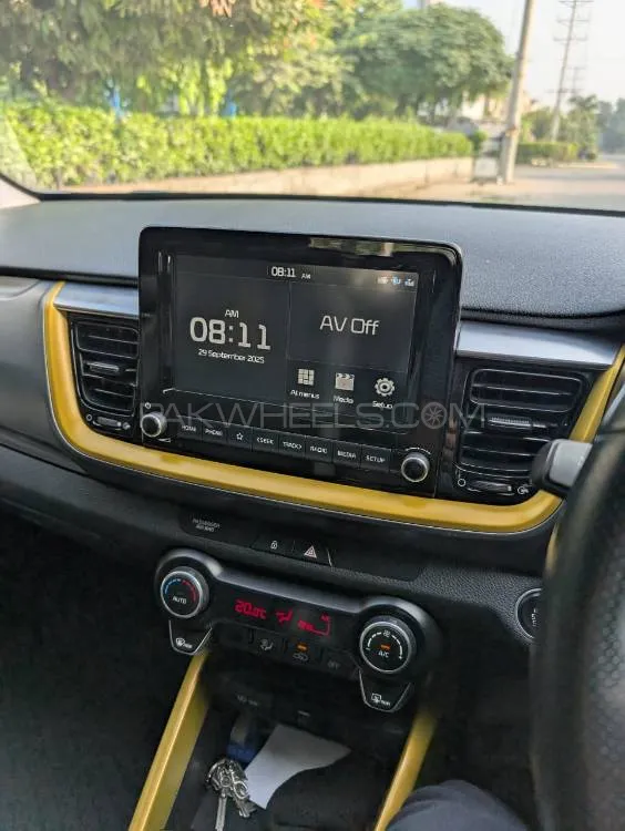 KIA Stonic 2022 for Sale in Lahore KIA Stonic 2022 for Sale in Lahore Image-11