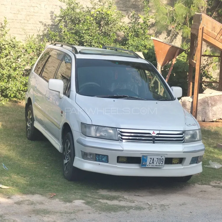Mitsubishi Grandis 1998 for Sale in Peshawar Image-1