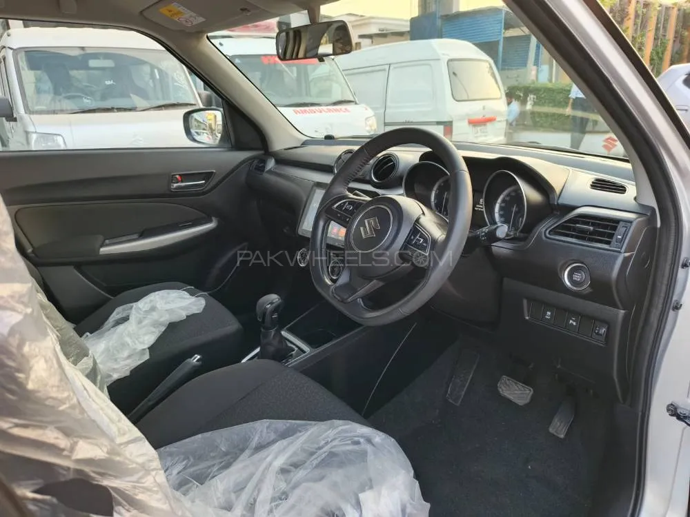 سوزوکی سوئفٹ 2025 for Sale in کراچی سوزوکی سوئفٹ 2025 for Sale in کراچی Image-8